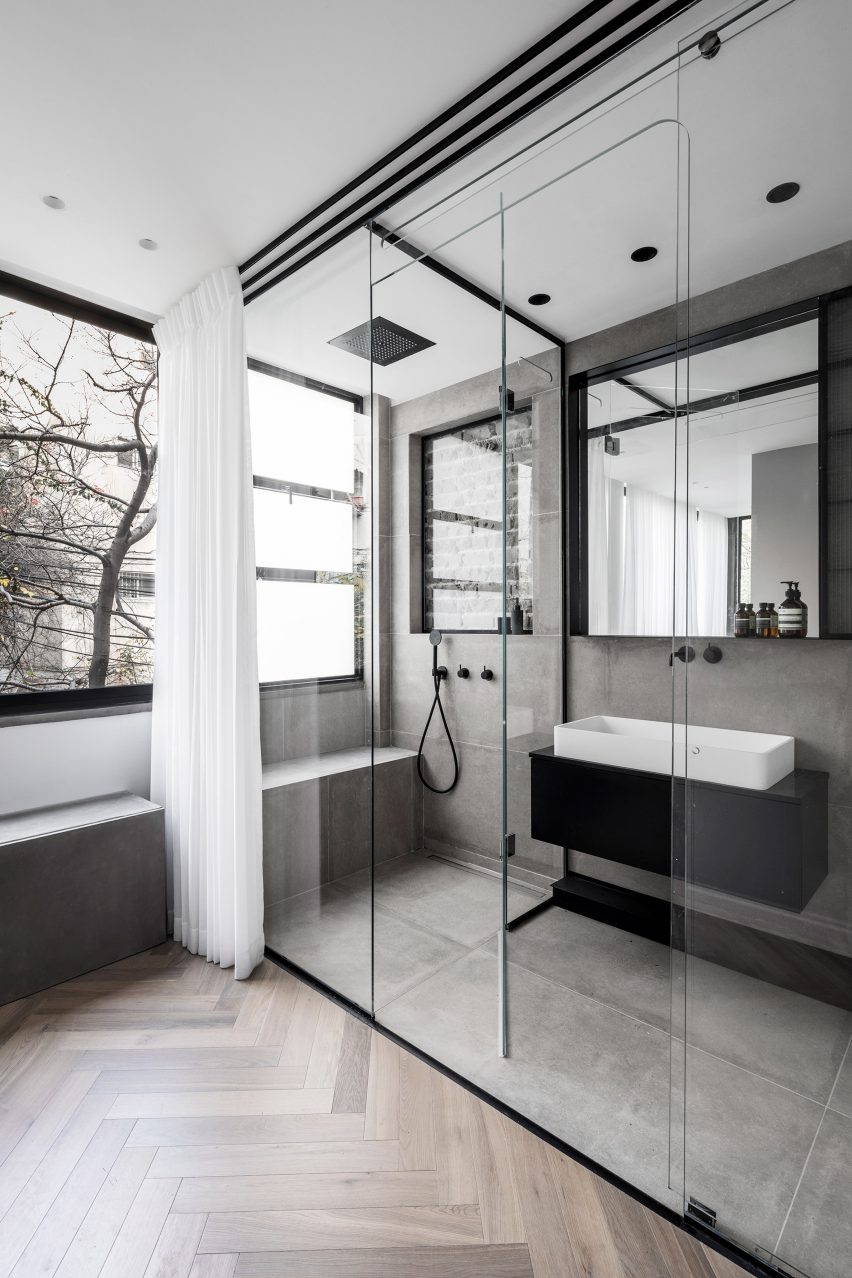 Habima Square apartment by Maayan Zusman