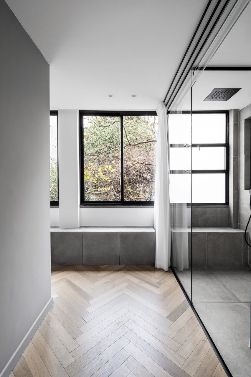 Habima Square apartment by Maayan Zusman