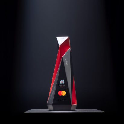 Jun Mitani creates live-etched Mastercard Player of the Match trophies for Rugby World Cup