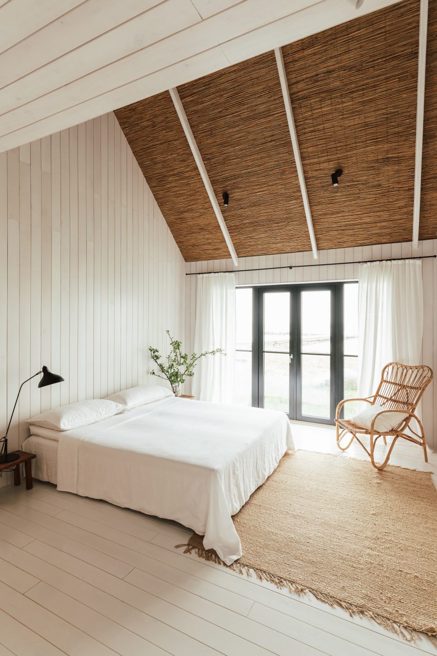 Summer House by Hanna Kartis