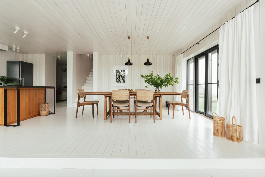 Summer House by Hanna Kartis