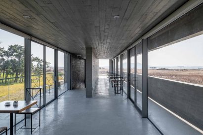 Swan Lake Bridge House by Trace Architecture Office
