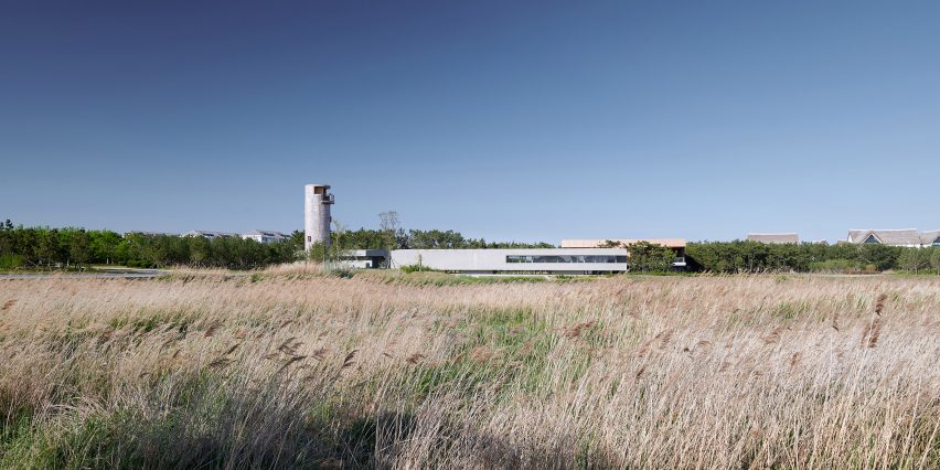 Swan Lake Bridge House by Trace Architecture Office