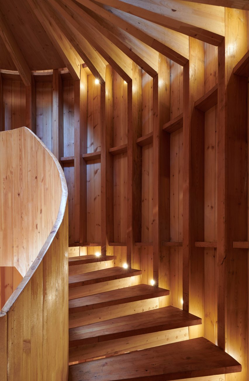 Swan Lake Bridge House by Trace Architecture Office