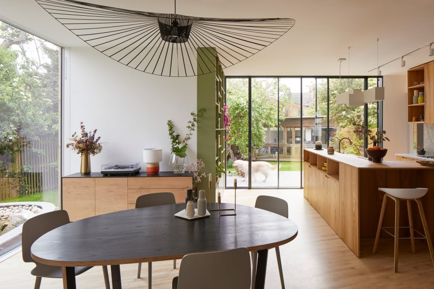 Ash House by R2 Studio Architects