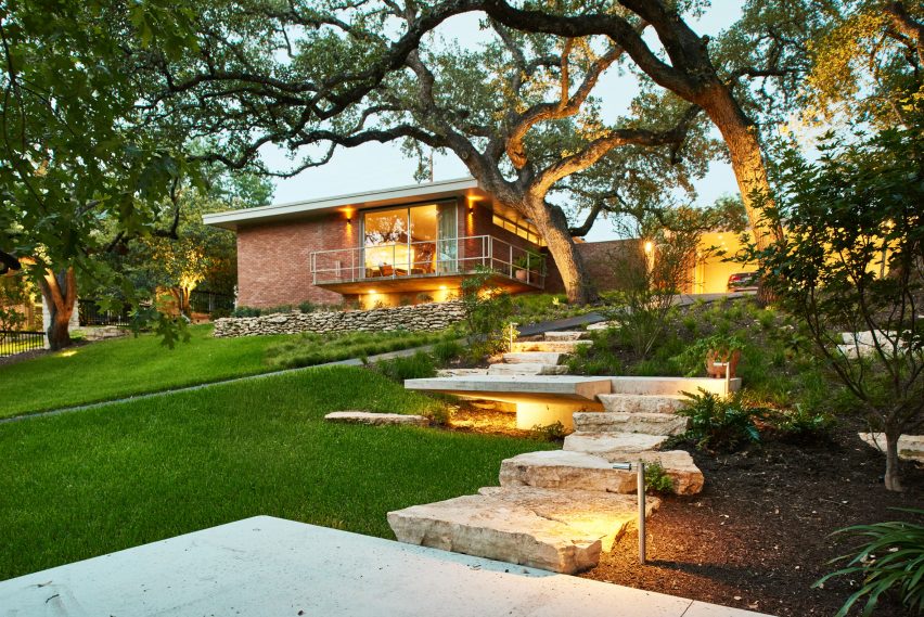 Balcones Residence by Clayton and Little