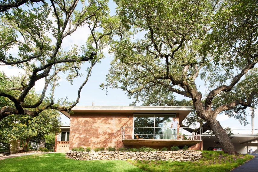 Balcones Residence by Clayton and Little