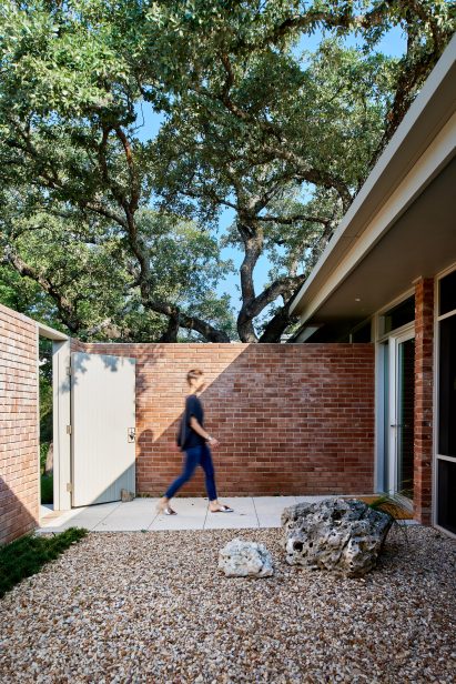 Balcones Residence by Clayton and Little
