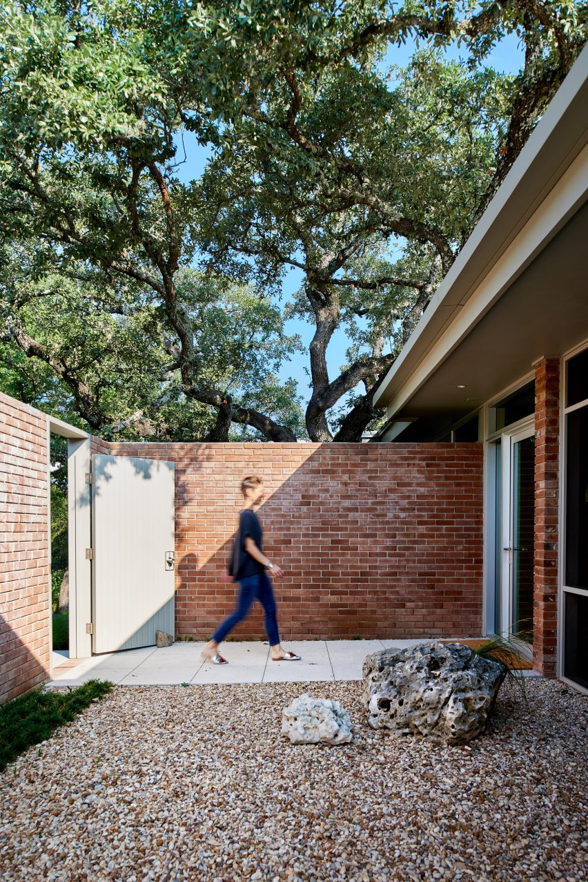 Balcones Residence by Clayton and Little