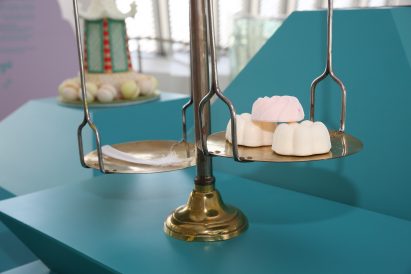 Bompas & Parr produces "world's lightest dessert" weighing just one gram