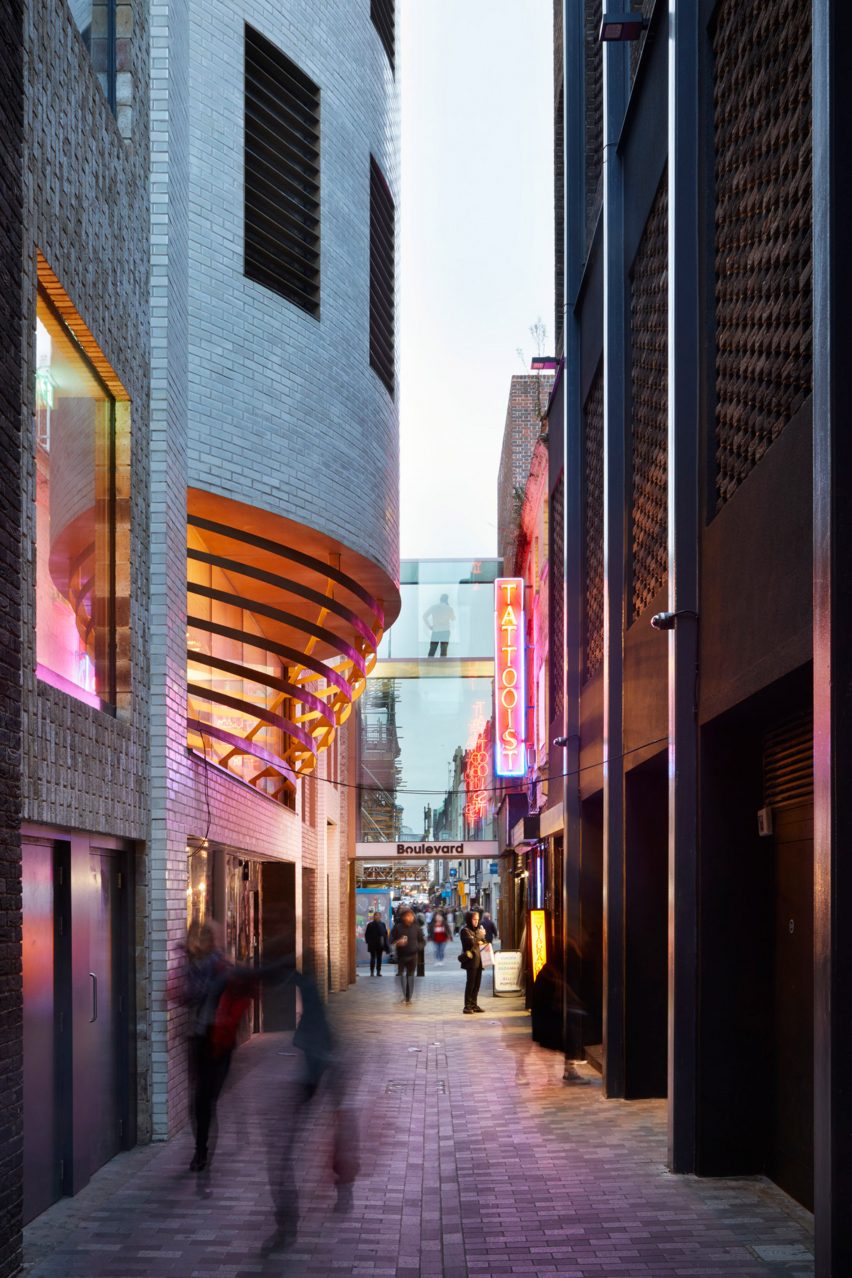 Boulevard theatre by Soda featuring a revolving auditorium