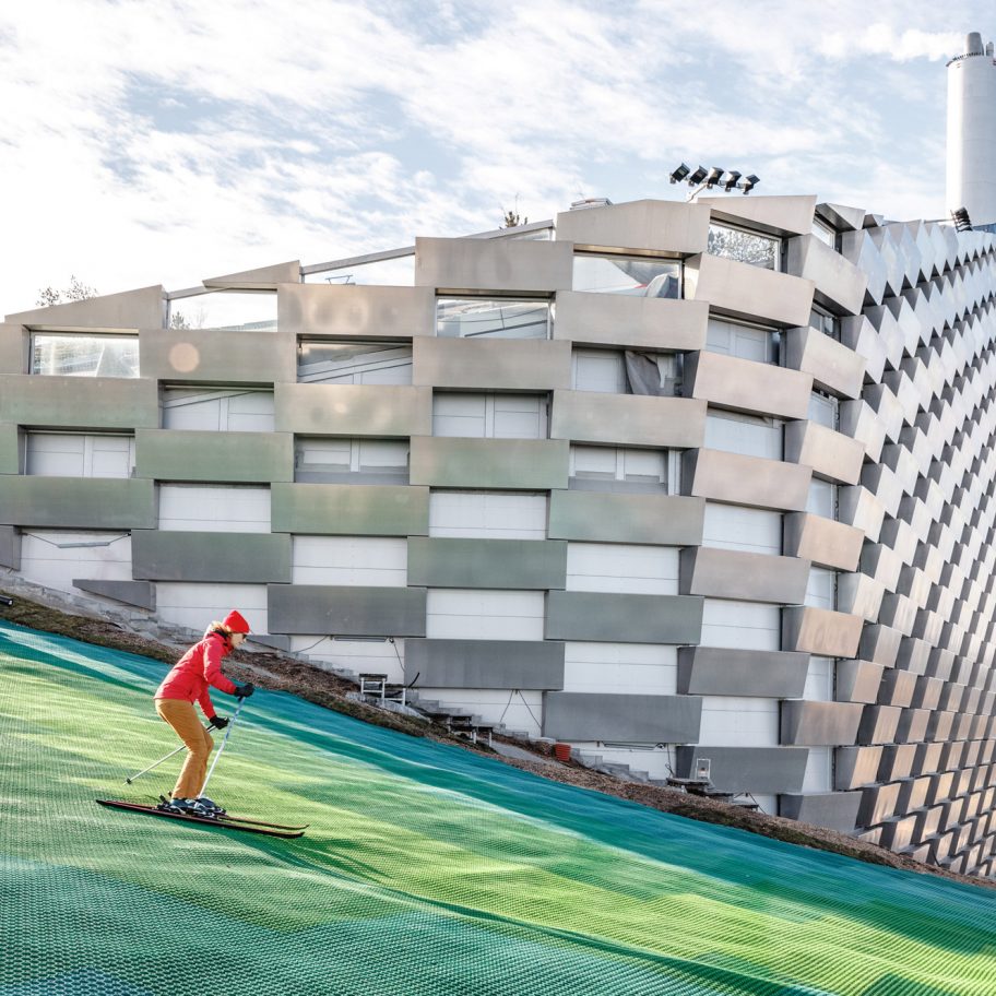 Amager Bakke operator has “no plans to close down” ski slope on roof of BIG power plant