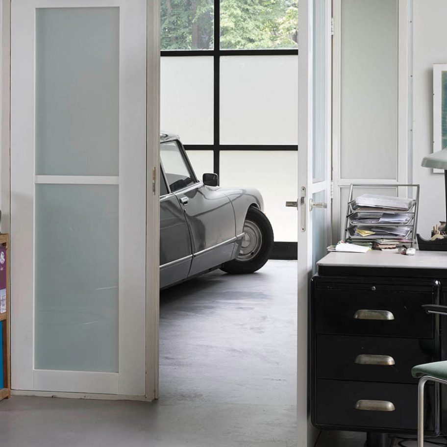 Gerrit Rietveld: Wealth of Sobriety book, Van de Vuurst de Vries’ chauffeur’s apartment