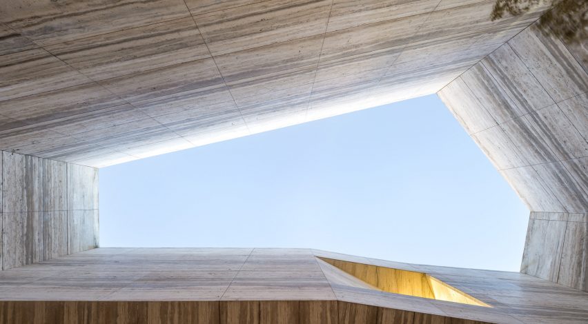 Grupo Arca showroom by Esrawe Studio