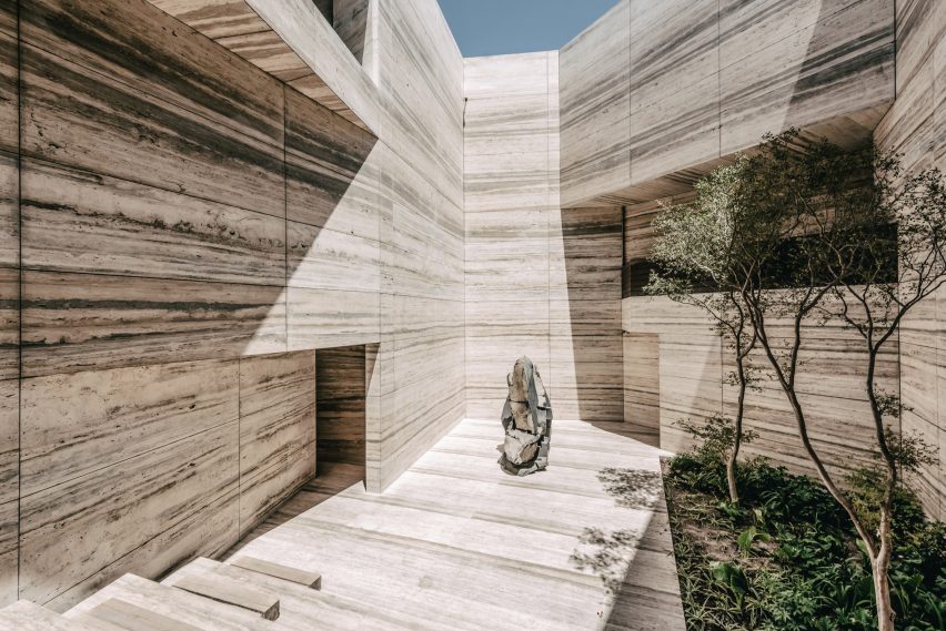 Grupo Arca showroom by Esrawe Studio