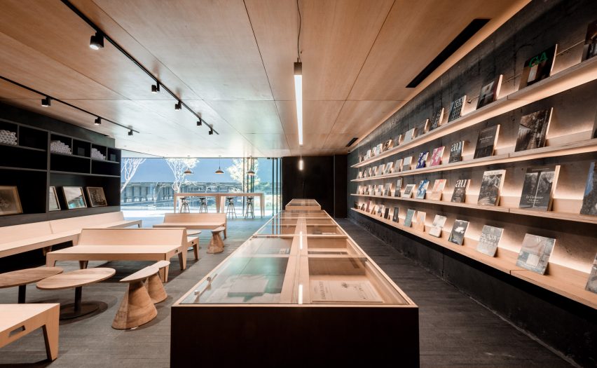 Grupo Arca showroom by Esrawe Studio