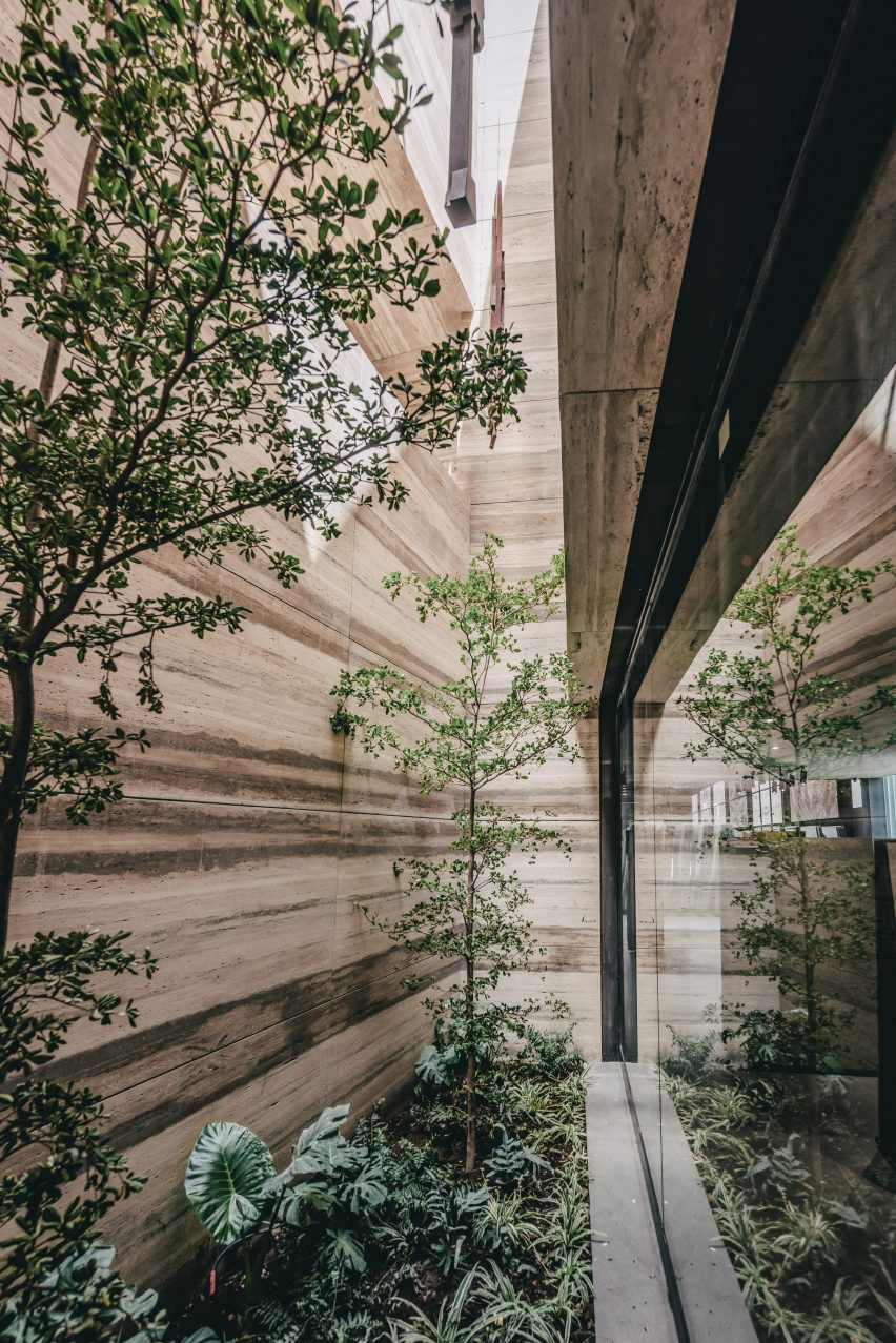 Grupo Arca showroom by Esrawe Studio