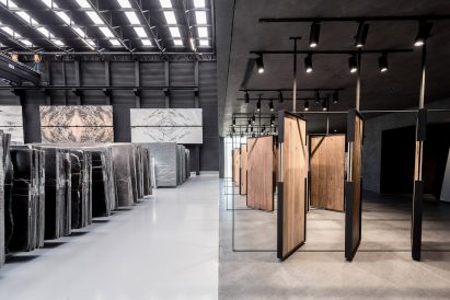 Grupo Arca showroom by Esrawe Studio