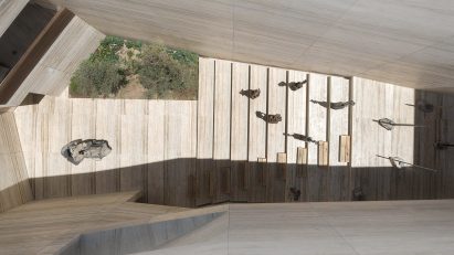 Grupo Arca showroom by Esrawe Studio