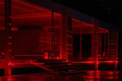 Geometry of Light at Mies van der Rohe's Farnsworth House by Iker Gil and Luftwerk