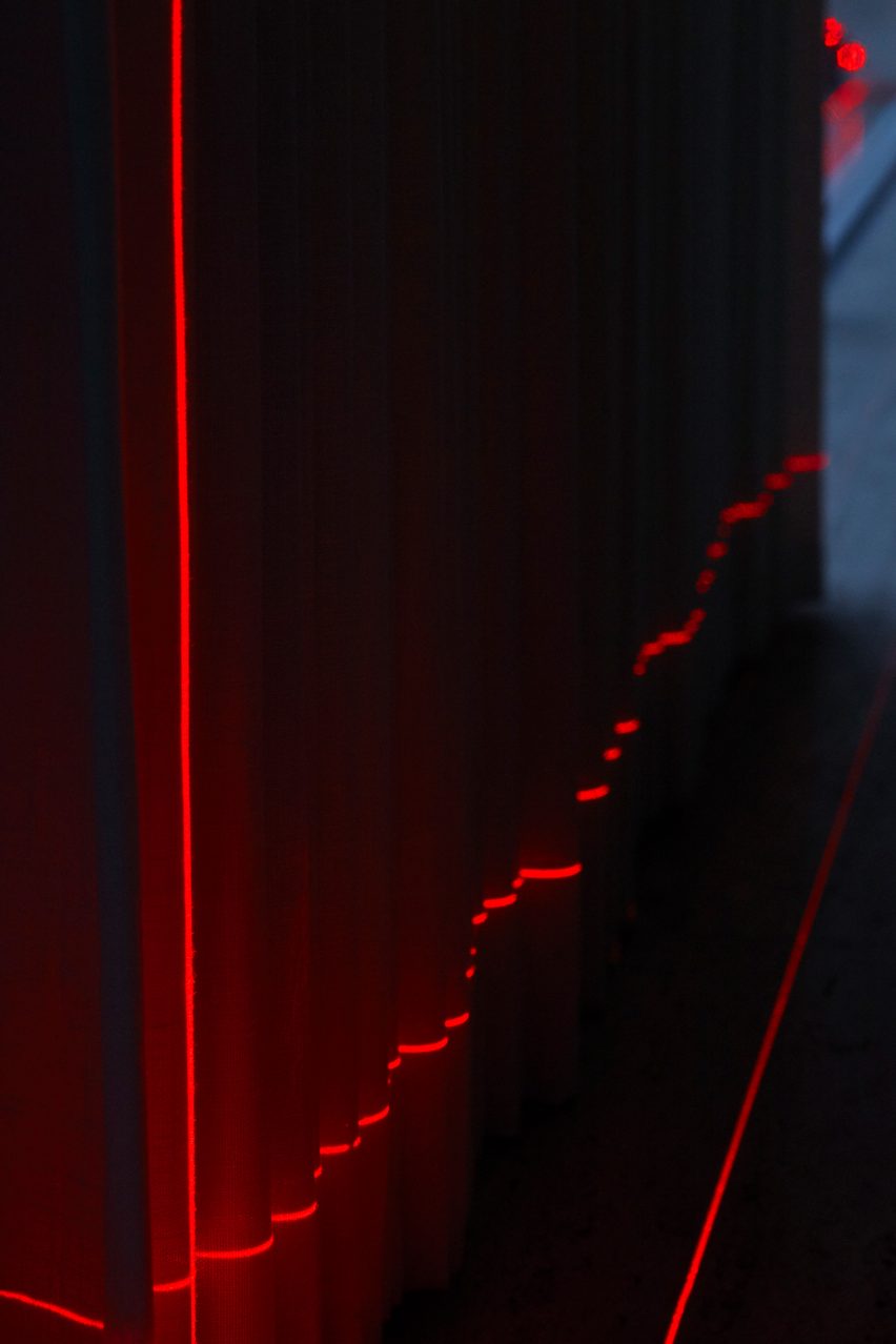Geometry of Light at Mies van der Rohe's Farnsworth House by Iker Gil and Luftwerk