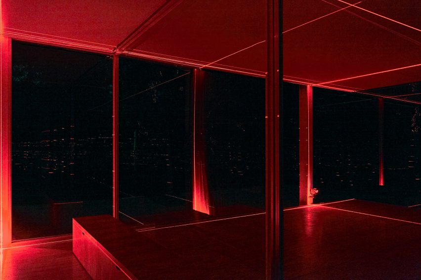Geometry of Light at Mies van der Rohe's Farnsworth House by Iker Gil and Luftwerk