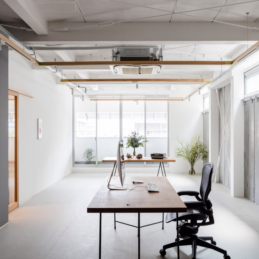 Panda minimal office by Shimpei Oda Architect Office and Atelier Loowe