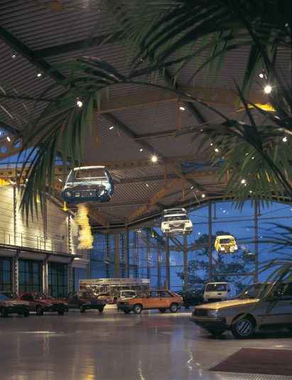High-tech architecture: Renault Distribution Centre by Norman Foster