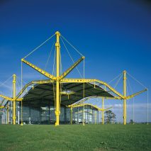 High-tech architecture: Renault Distribution Centre by Norman Foster