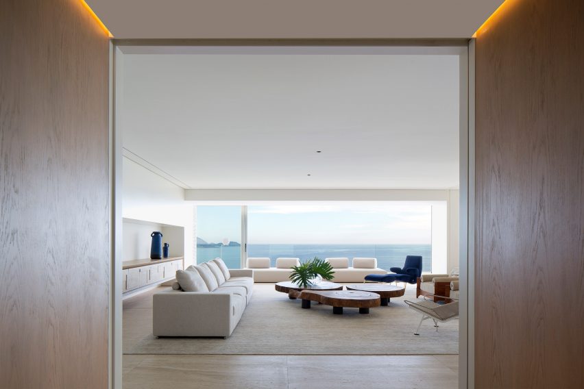 RS Apartment by Studio Arthur Casas