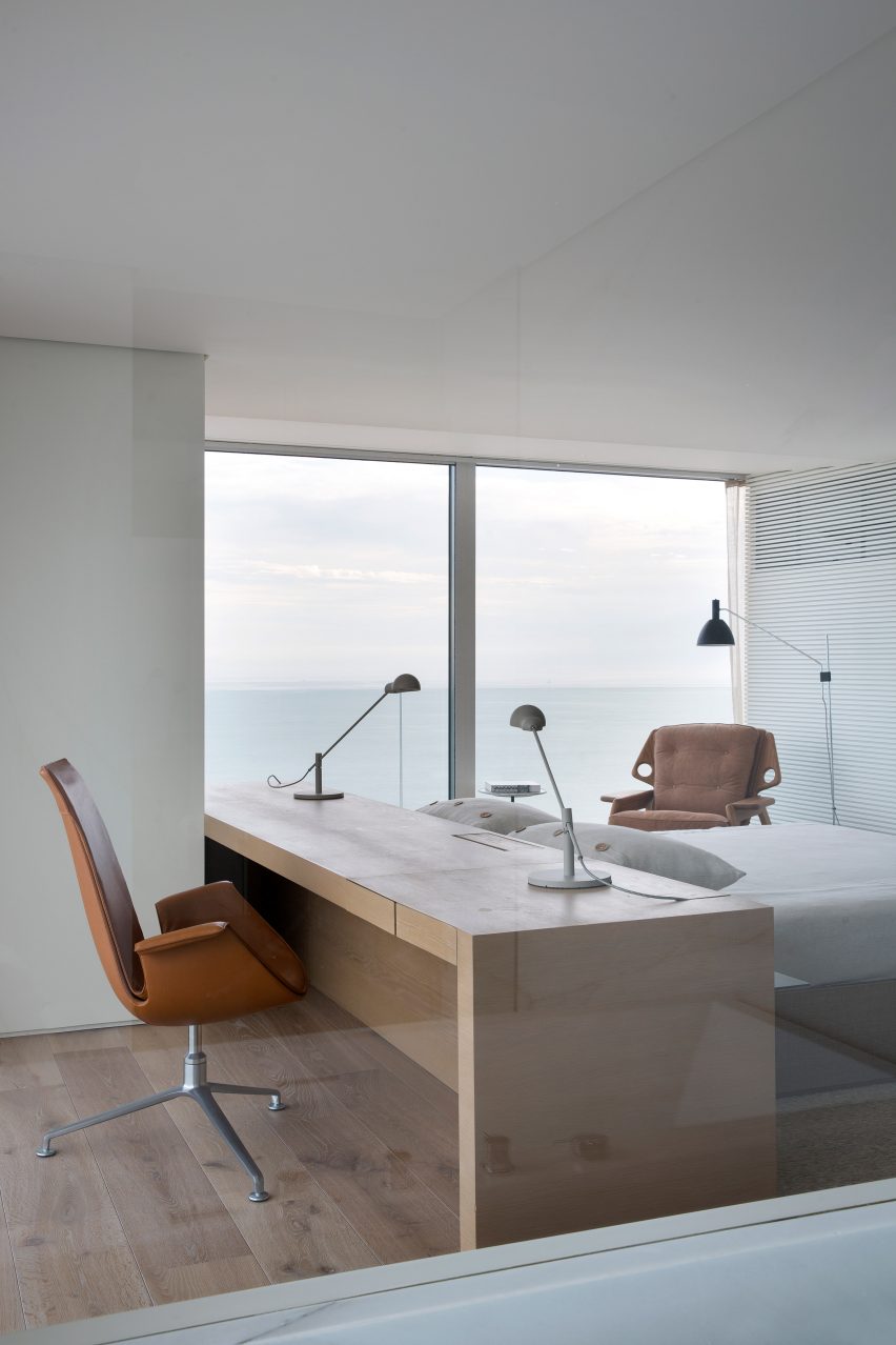 RS Apartment by Studio Arthur Casas