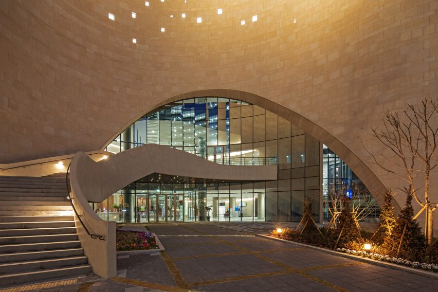Saemoonan Church in Seoul South Korea, by Seoinn Design Group