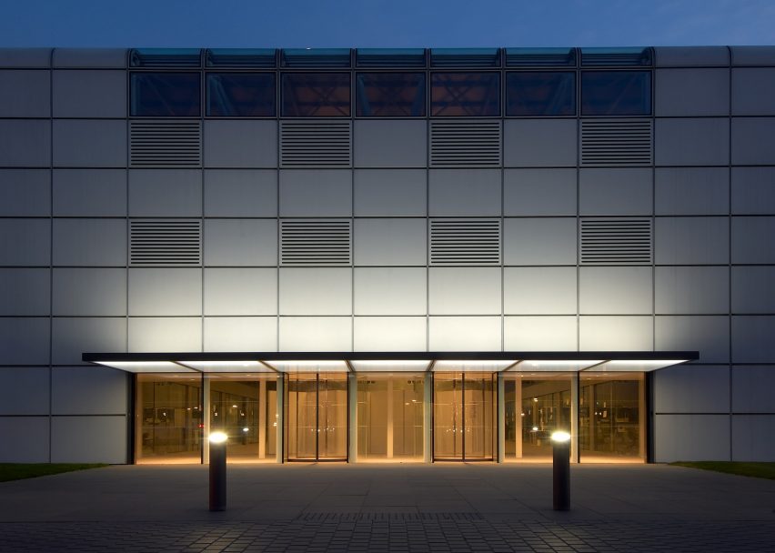 High-tech architecture: Sainsbury Centre for the Visual Arts by Norman Foster