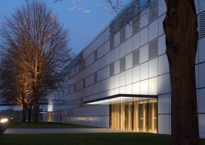 High-tech architecture: Sainsbury Centre for the Visual Arts by Norman Foster