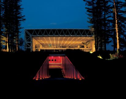 High-tech architecture: Sainsbury Centre for the Visual Arts by Norman Foster