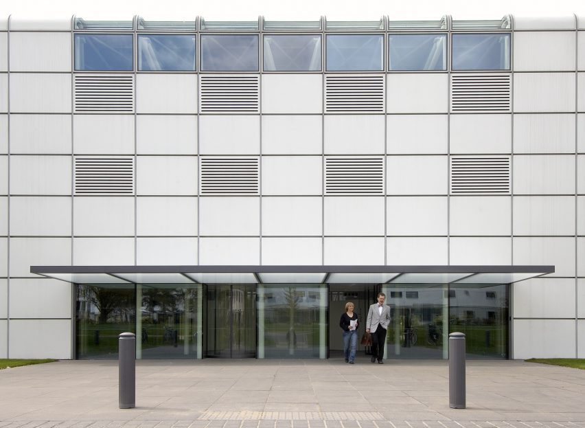 High-tech architecture: Sainsbury Centre for the Visual Arts by Norman Foster