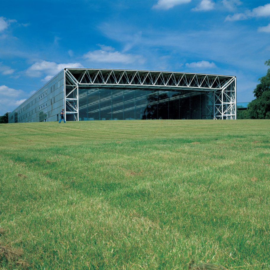 High-tech architecture: Sainsbury Centre for the Visual Arts by Norman Foster
