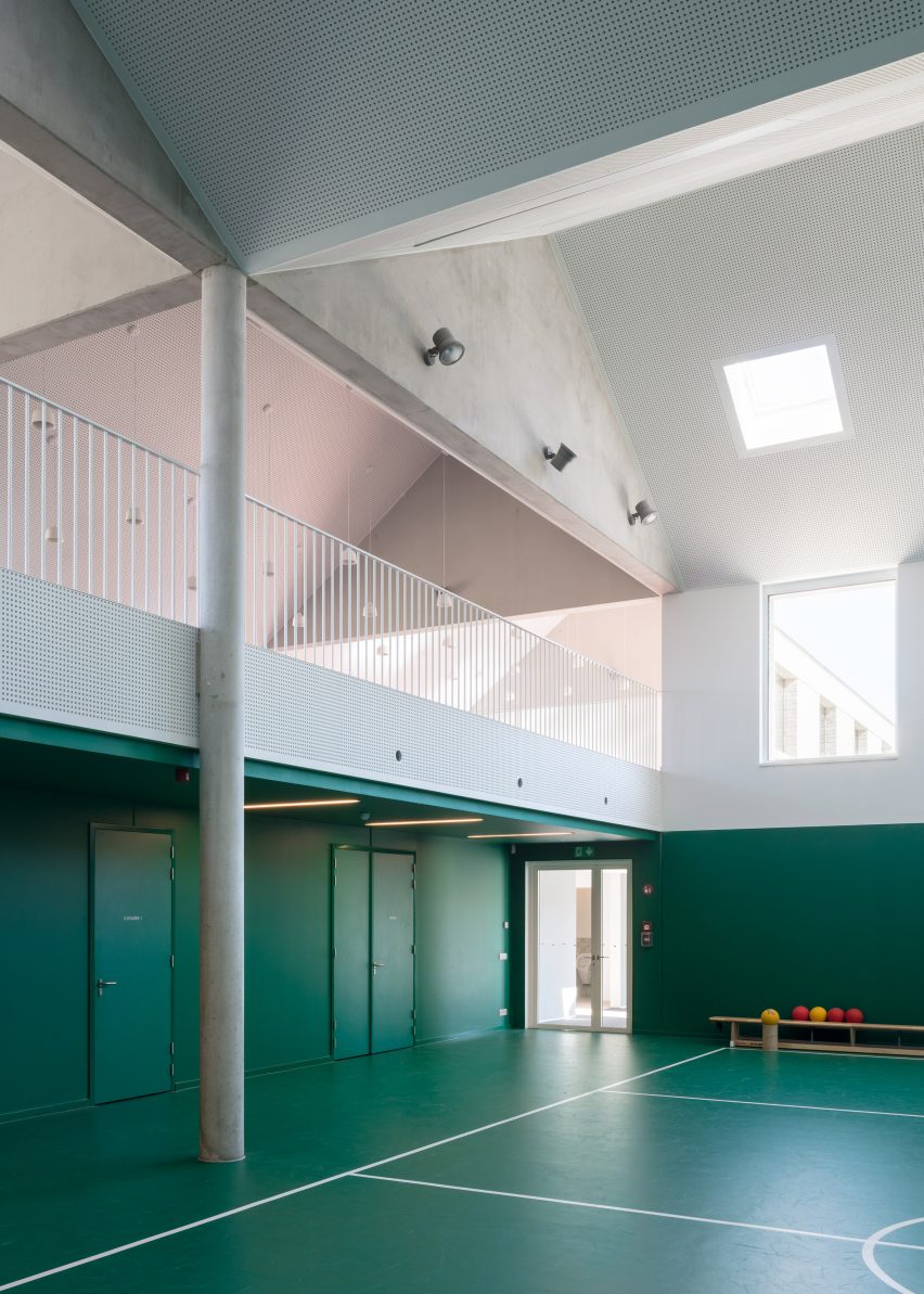 School Zarren with pink concrete stair by Felt in Belgium
