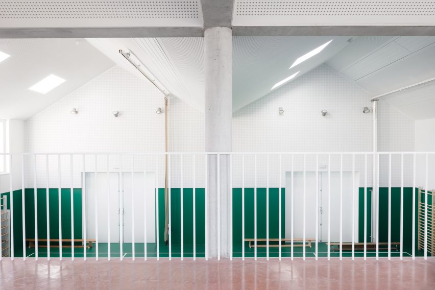 School Zarren with pink concrete stair by Felt in Belgium