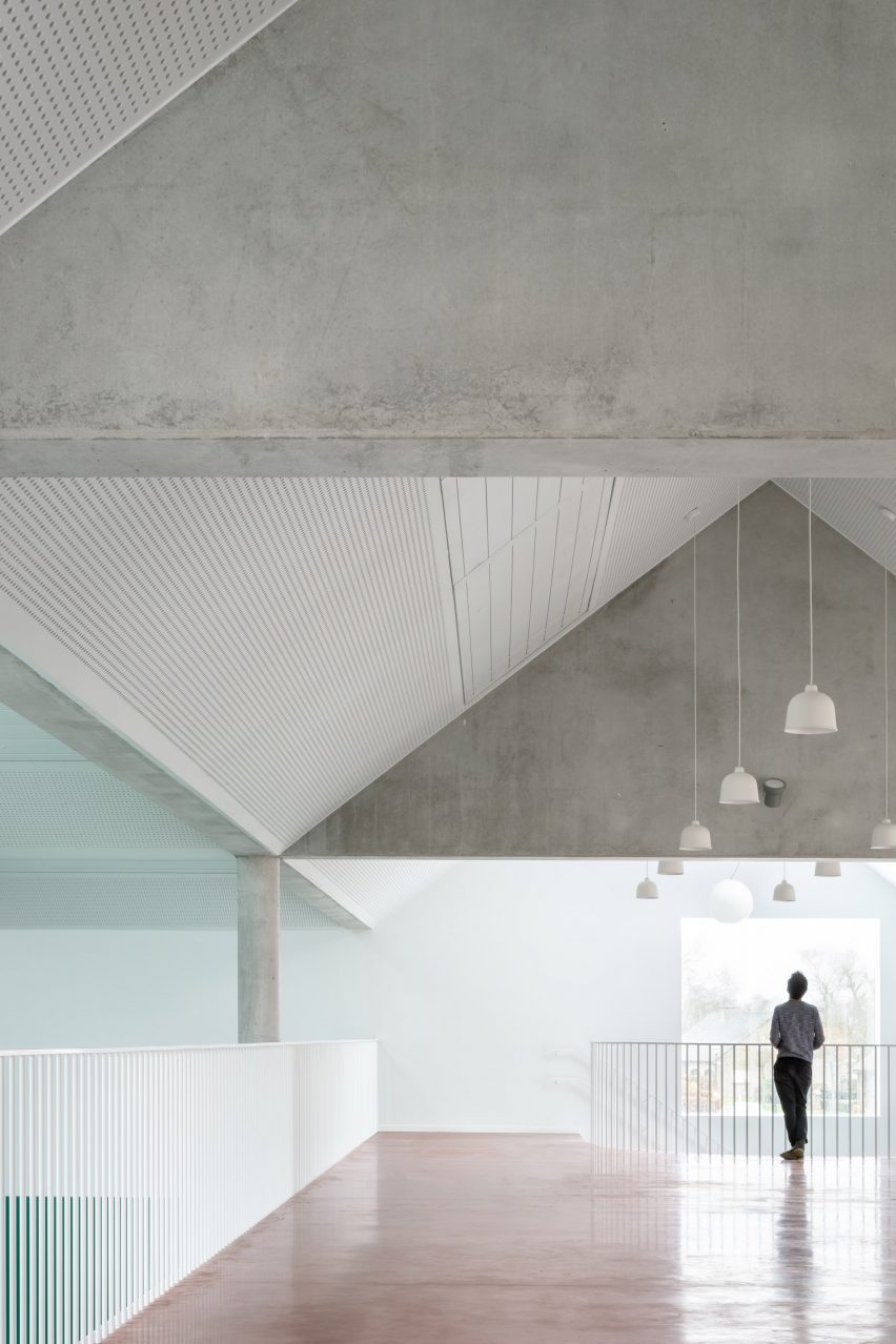 School Zarren with pink concrete stair by Felt in Belgium