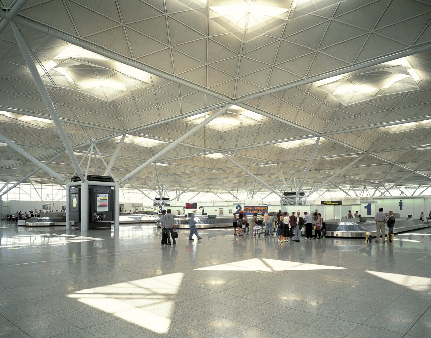 High-tech architecture: Stanstead Airport by Norman Foster