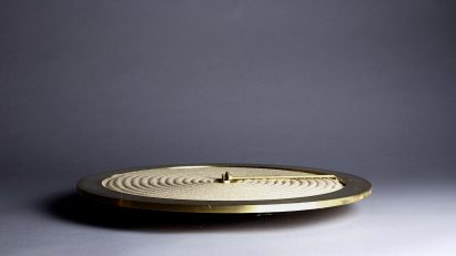 Sand clock by Studio Ayaskan