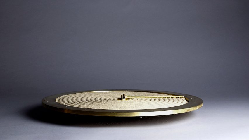 Sand clock by Studio Ayaskan