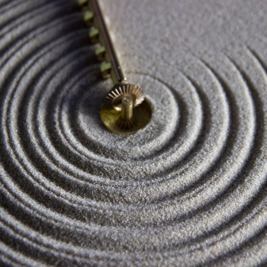Sand clock by Studio Ayaskan