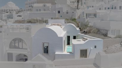 Two holiday residences in Fira caves by Kapsimalis Architects