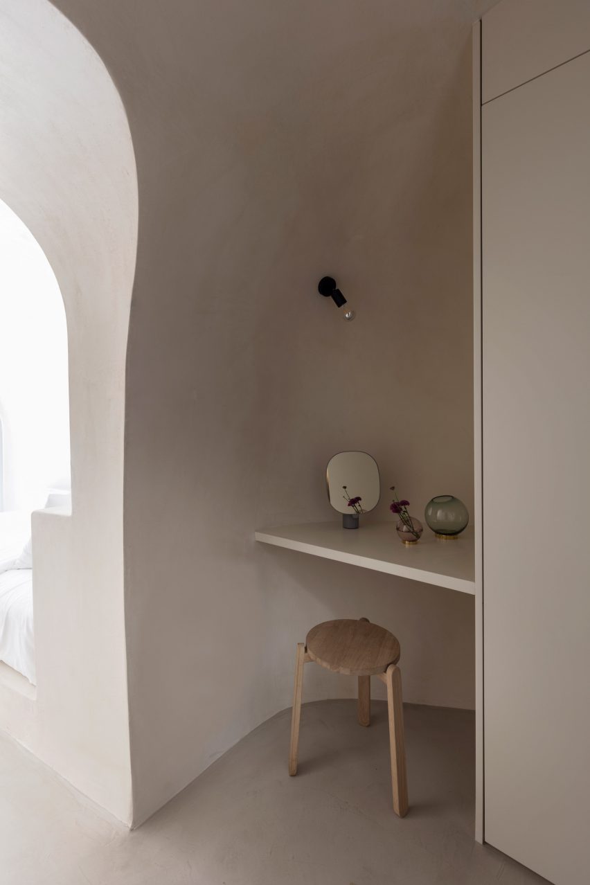 Two holiday residences in Fira by Kapsimalis Architects