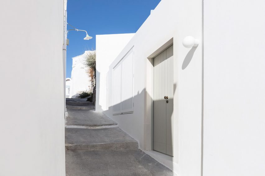 Two holiday residences in Fira by Kapsimalis Architects
