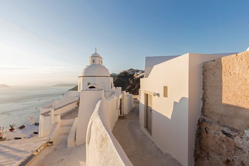 Two holiday residences in Fira by Kapsimalis Architects
