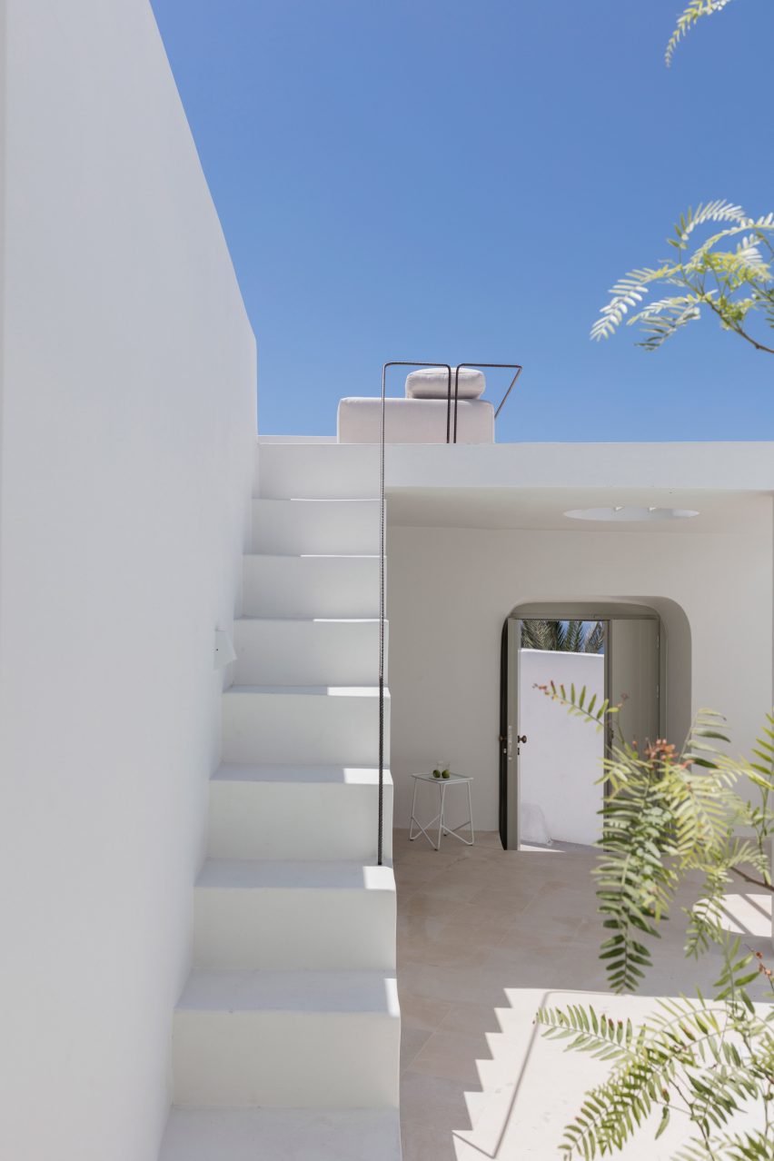 Two holiday residences in Fira by Kapsimalis Architects