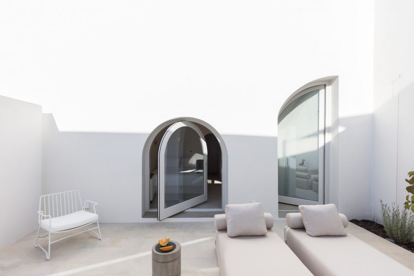 Two holiday residences in Fira by Kapsimalis Architects
